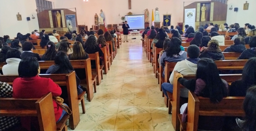 Dictans charla de responsabilidad penal a nuestros apoderados/as